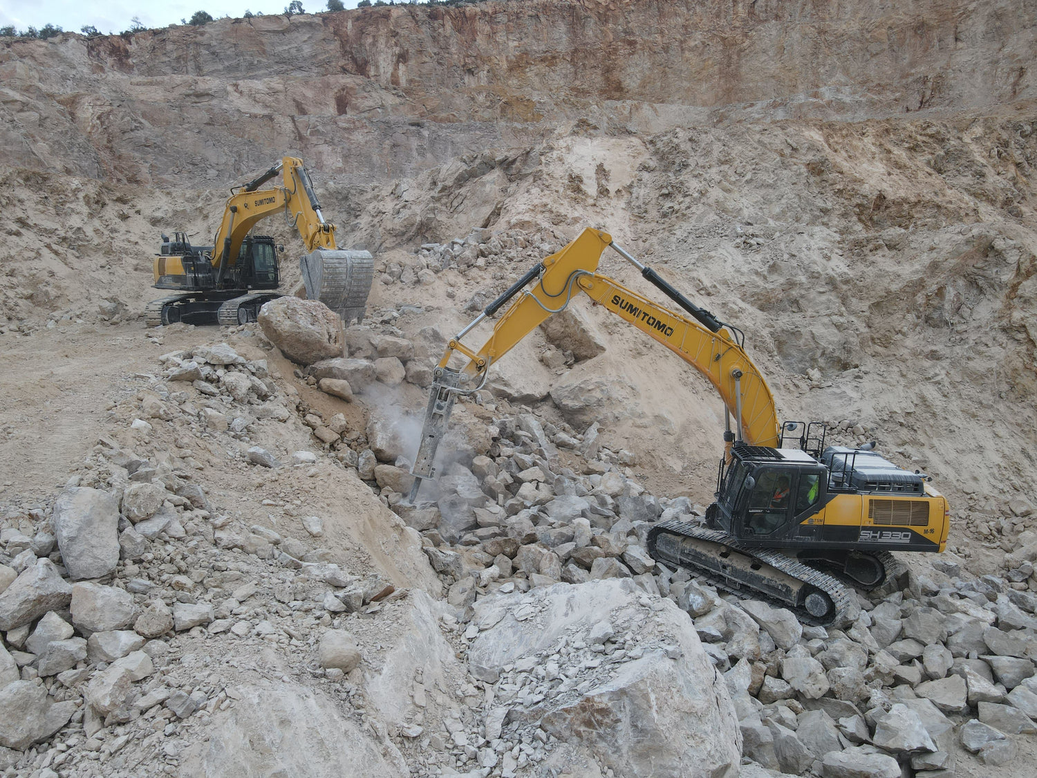 Sumitomo_SH330-7_2